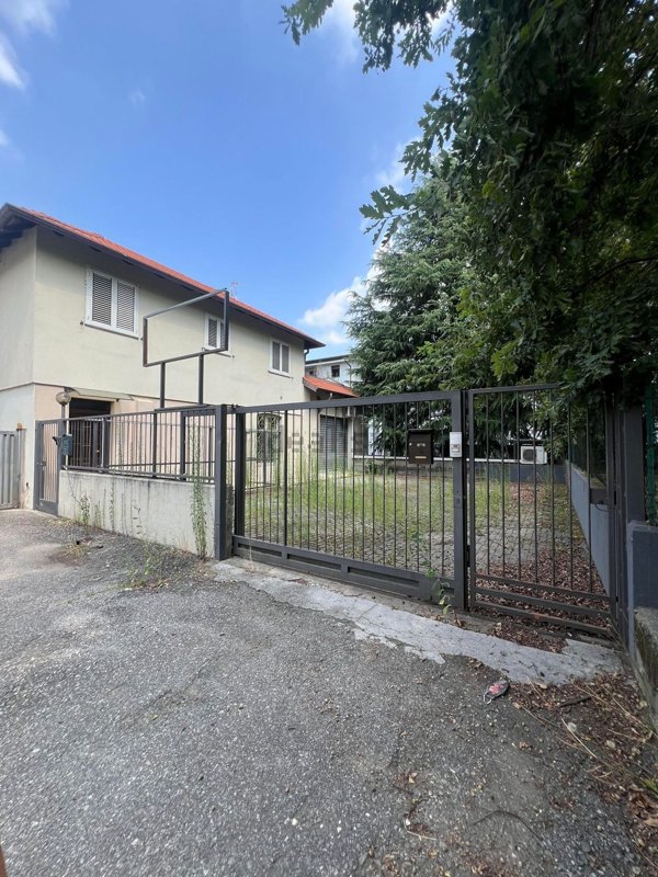 capannone in vendita a Ferno