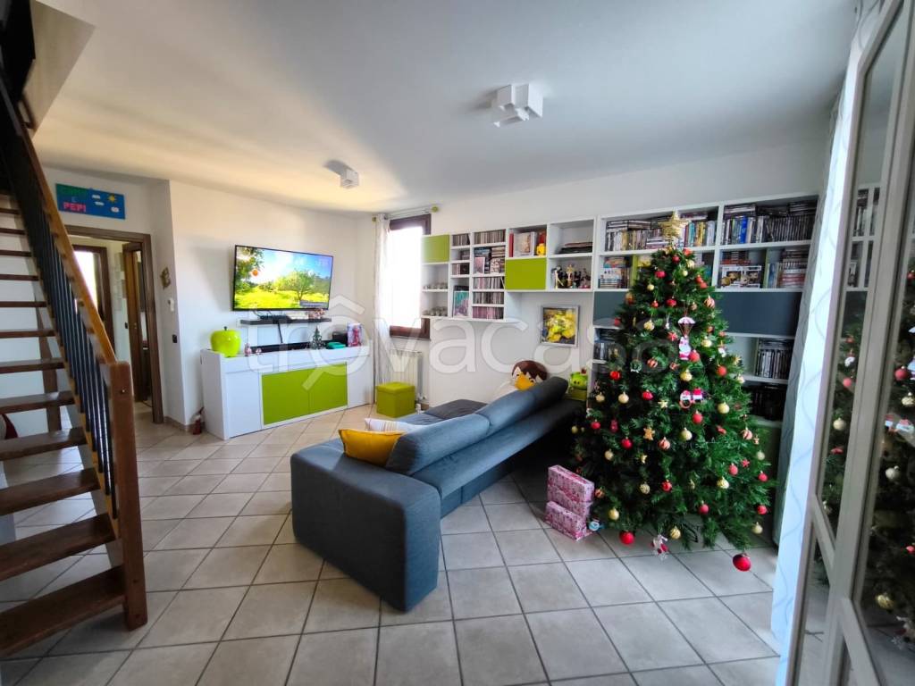 appartamento in vendita a Ferno in zona San Macario