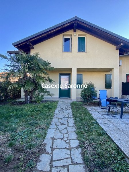 casa indipendente in vendita a Ferno