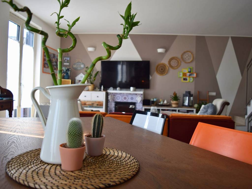 casa indipendente in vendita a Ferno