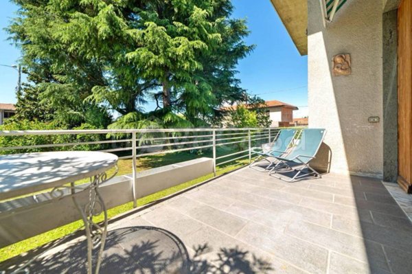 casa indipendente in vendita a Ferno