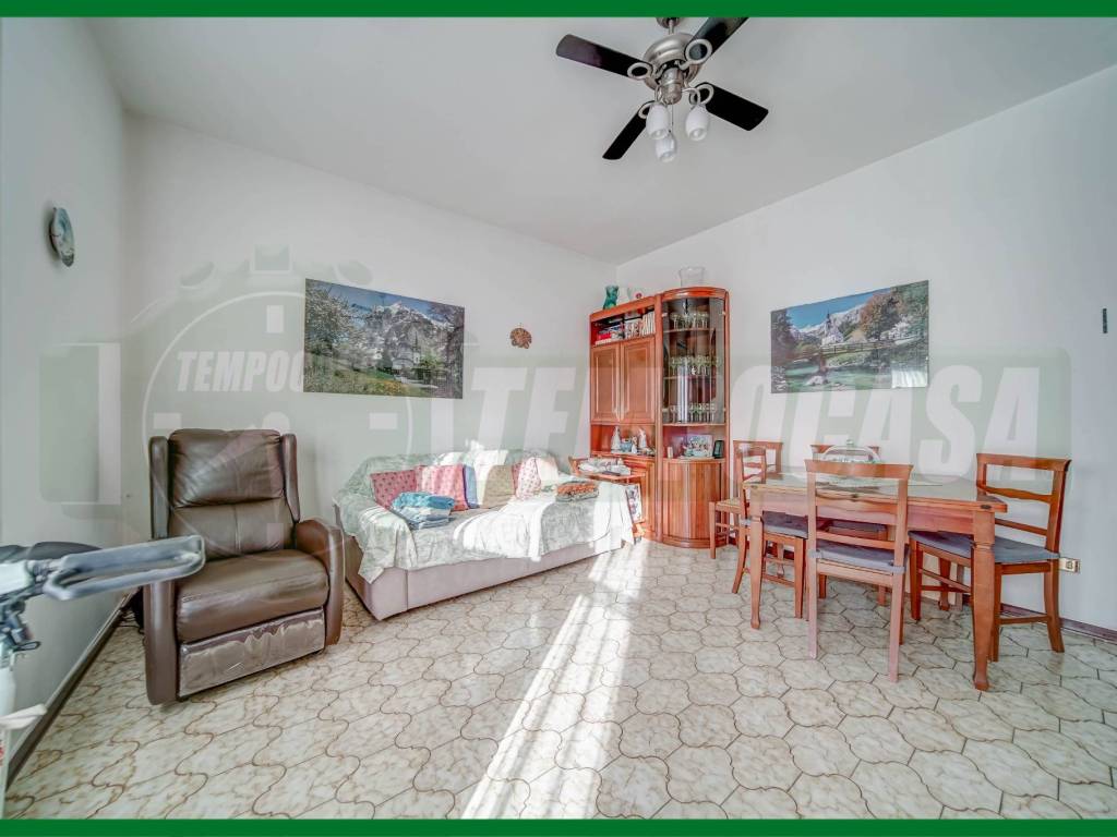 casa indipendente in vendita a Ferno