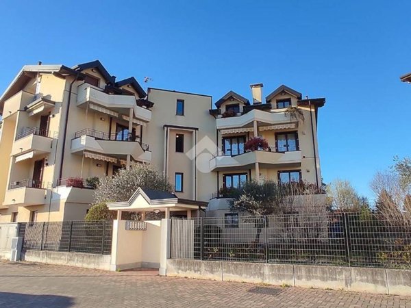 appartamento in vendita a Ferno in zona San Macario