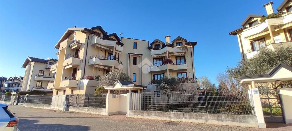 appartamento in vendita a Ferno in zona San Macario