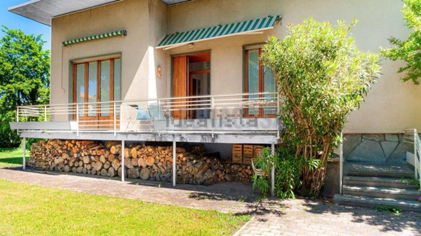 casa indipendente in vendita a Ferno