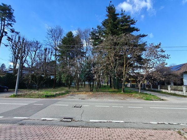 terreno edificabile in vendita a Ferno