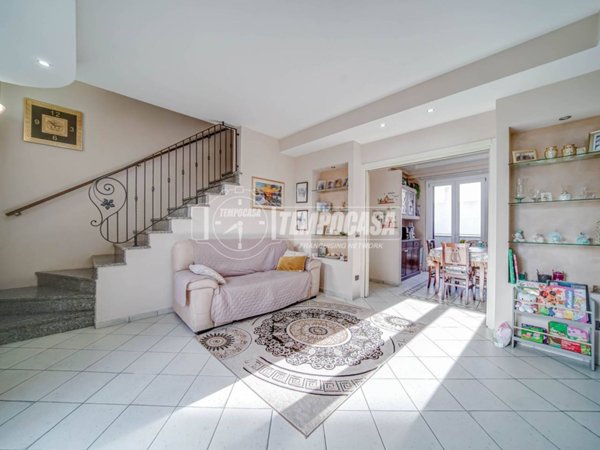 casa indipendente in vendita a Ferno