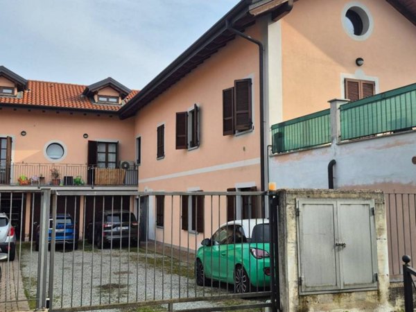 appartamento in vendita a Ferno in zona San Macario