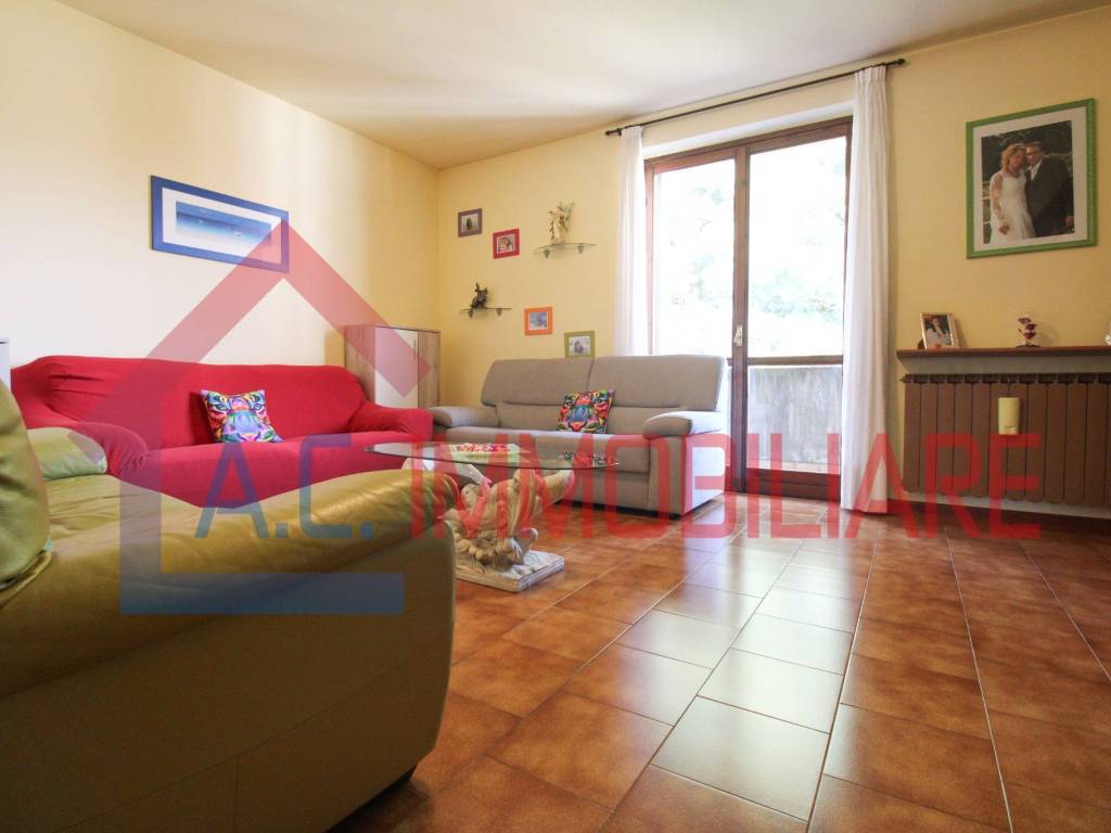 appartamento in vendita a Ferno