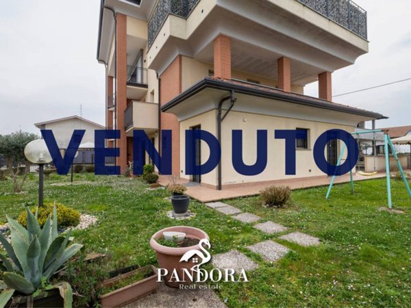 appartamento in vendita a Ferno in zona San Macario