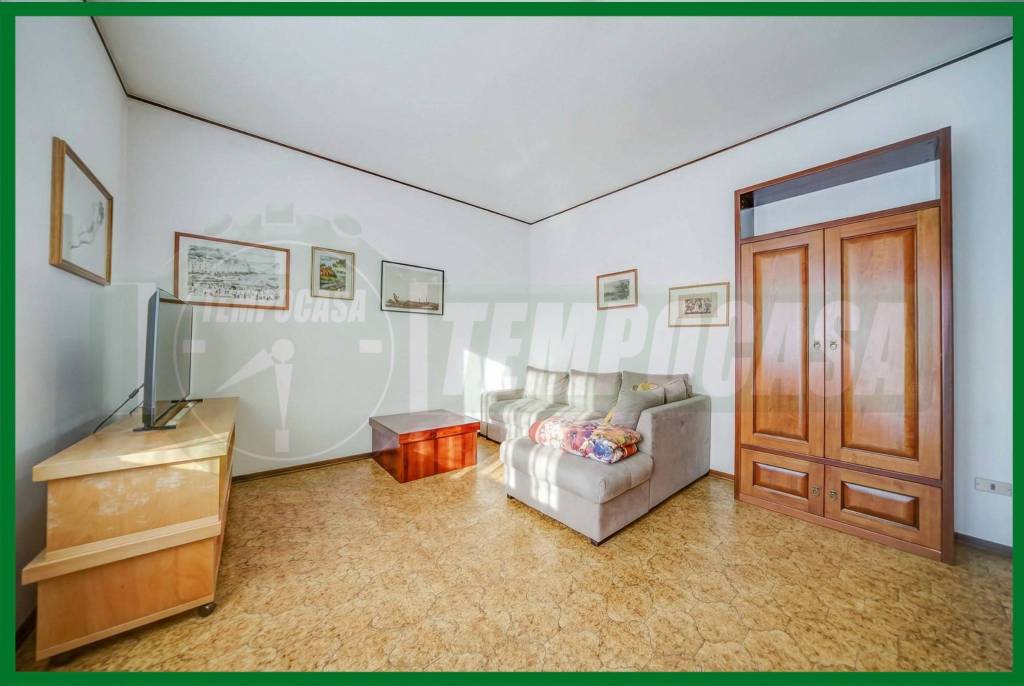 casa indipendente in vendita a Ferno