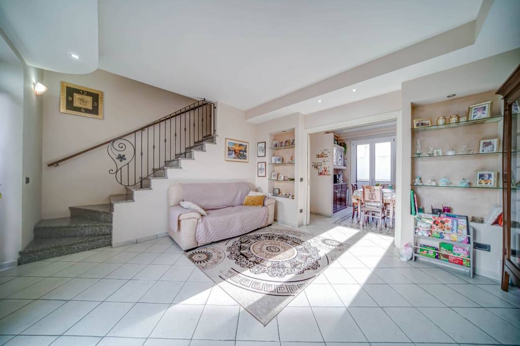 casa indipendente in vendita a Ferno