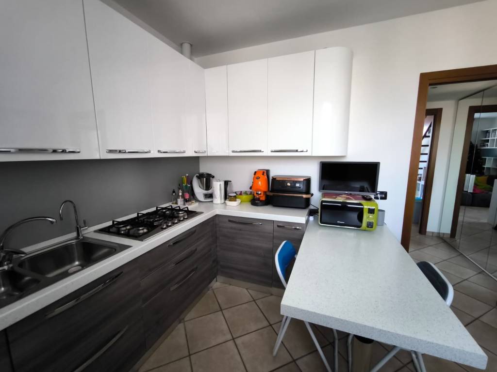 appartamento in vendita a Ferno in zona San Macario