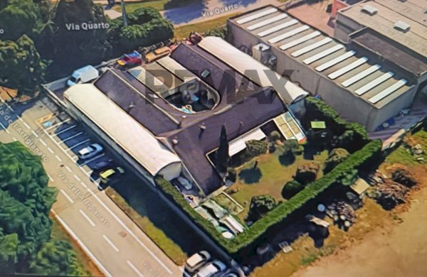 casa indipendente in vendita a Ferno