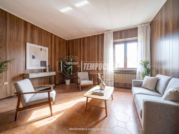 casa indipendente in vendita a Ferno