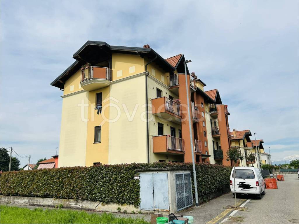 appartamento in vendita a Ferno in zona San Macario