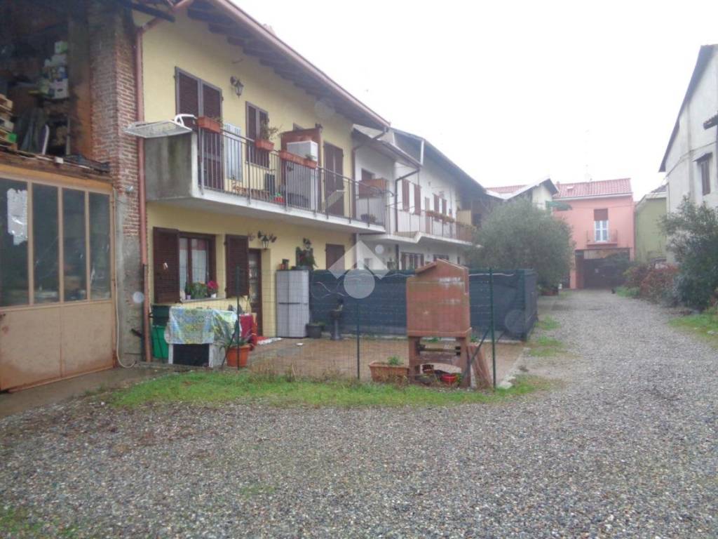 casa indipendente in vendita a Ferno