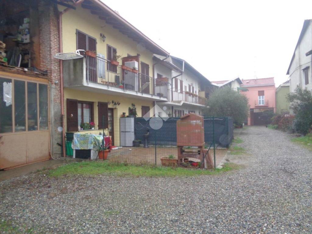 appartamento in vendita a Ferno in zona San Macario