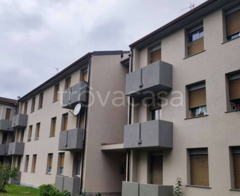 appartamento in vendita a Ferno in zona San Macario
