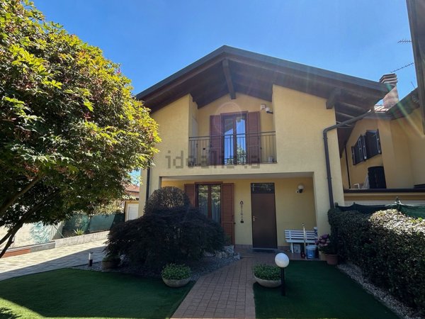 casa indipendente in vendita a Ferno in zona San Macario