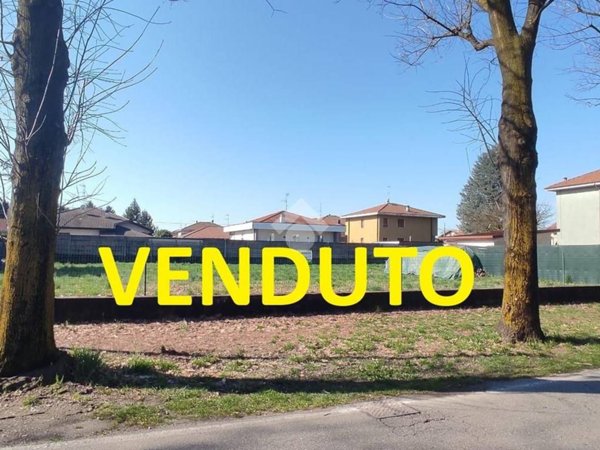 negozio in vendita a Ferno in zona San Macario