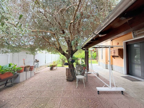 casa indipendente in vendita a Ferno in zona San Macario