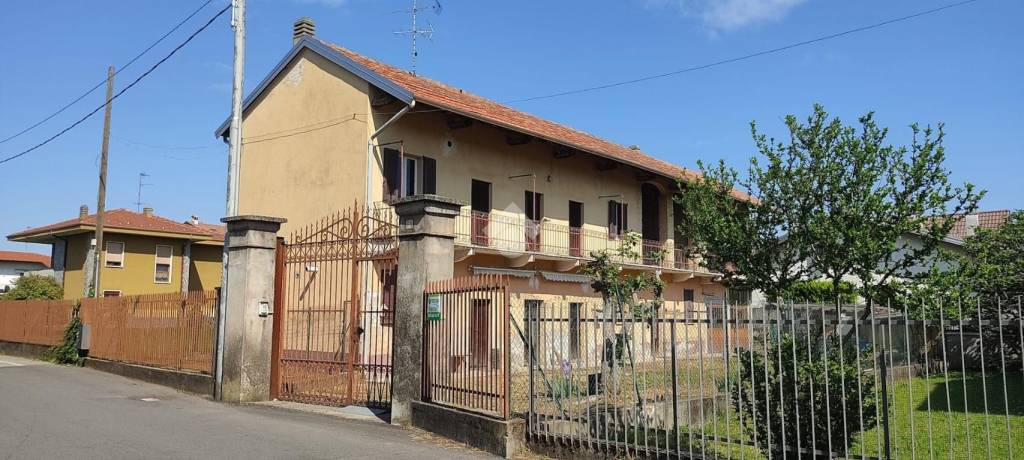 casa indipendente in vendita a Ferno in zona San Macario