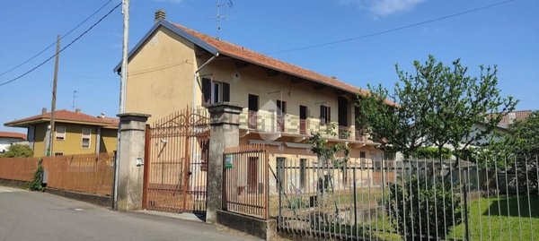 casa indipendente in vendita a Ferno in zona San Macario