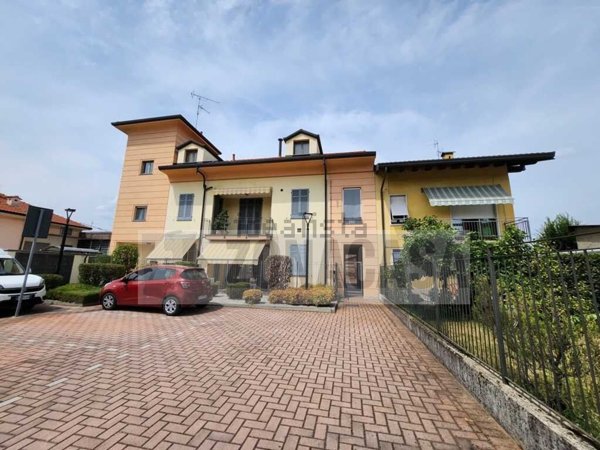 appartamento in vendita a Ferno