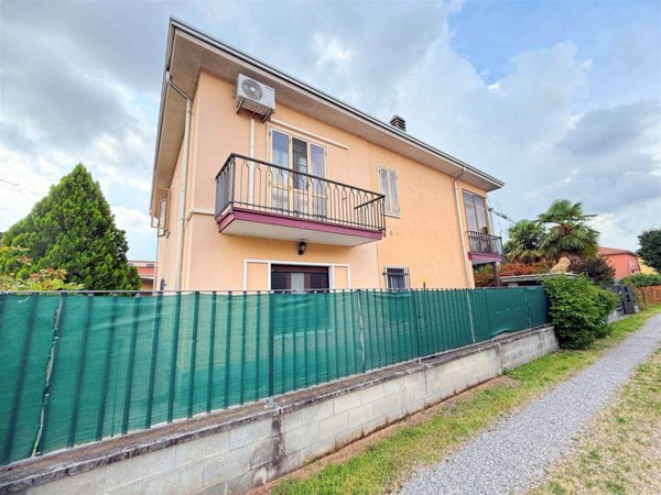 casa indipendente in vendita a Ferno in zona San Macario