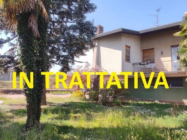 casa indipendente in vendita a Ferno