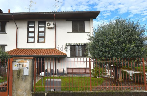 casa indipendente in vendita a Ferno in zona San Macario