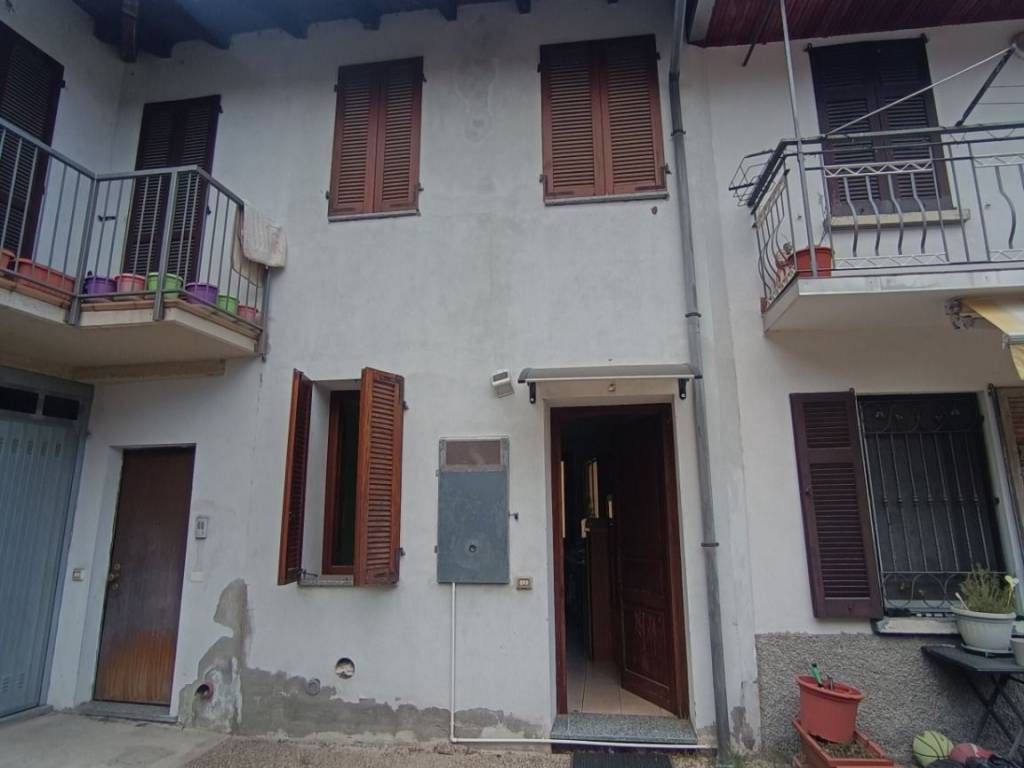 appartamento in vendita a Ferno