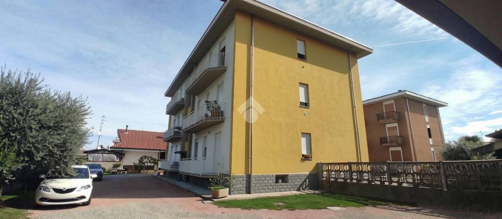 appartamento in vendita a Ferno in zona San Macario