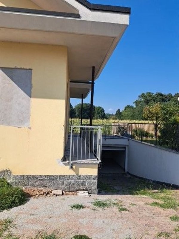 casa indipendente in vendita a Ferno in zona San Macario