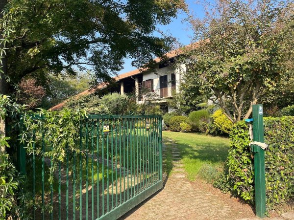 casa indipendente in vendita a Ferno in zona San Macario