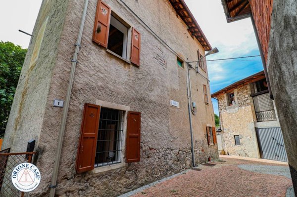 casa indipendente in vendita a Ferrera di Varese
