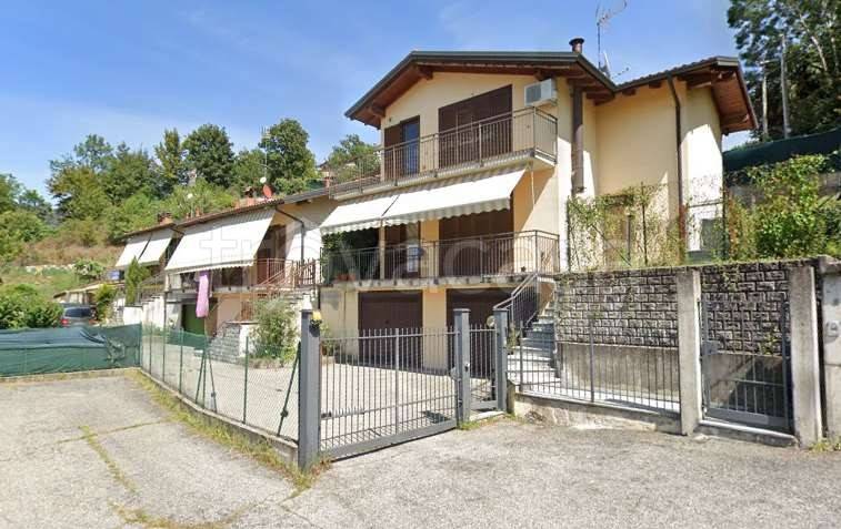 casa indipendente in vendita a Ferrera di Varese