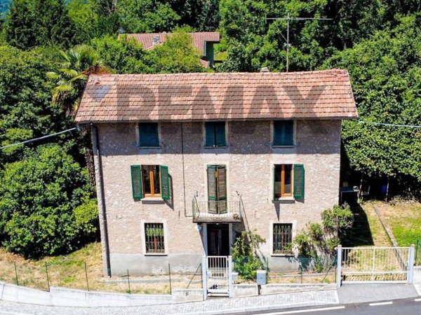 casa indipendente in vendita a Ferrera di Varese