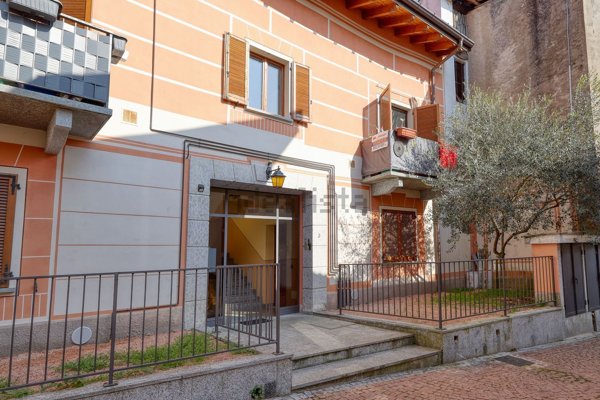 appartamento in vendita a Ferrera di Varese in zona Mondiscia