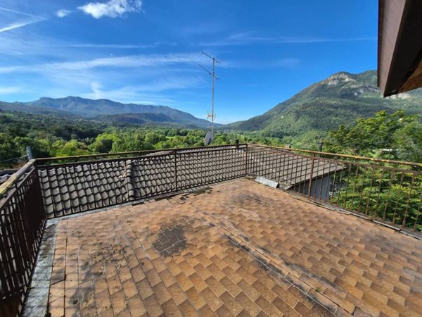 casa indipendente in vendita a Ferrera di Varese