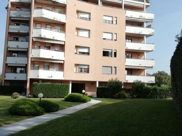 appartamento in vendita a Gallarate in zona Sciarè