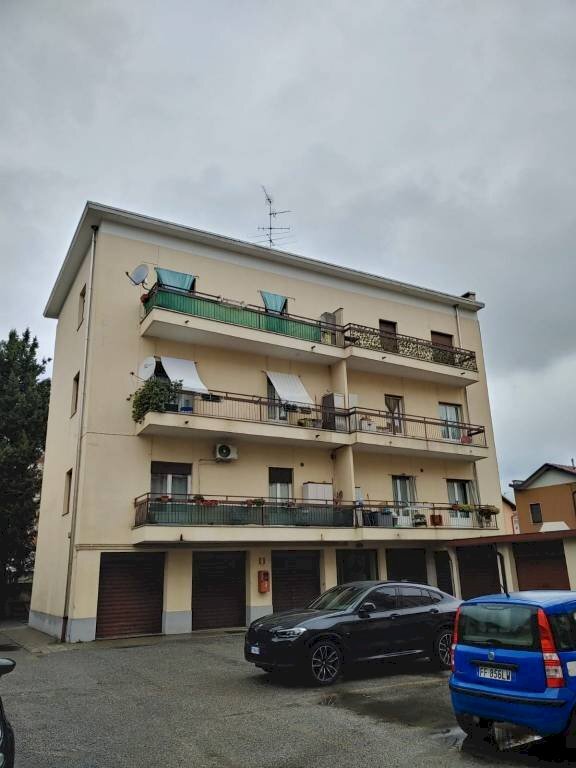 appartamento in vendita a Gallarate in zona Arnate