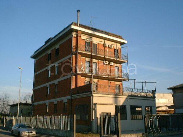 ufficio in vendita a Gallarate in zona Sciarè