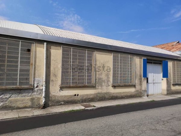 capannone in vendita a Gallarate