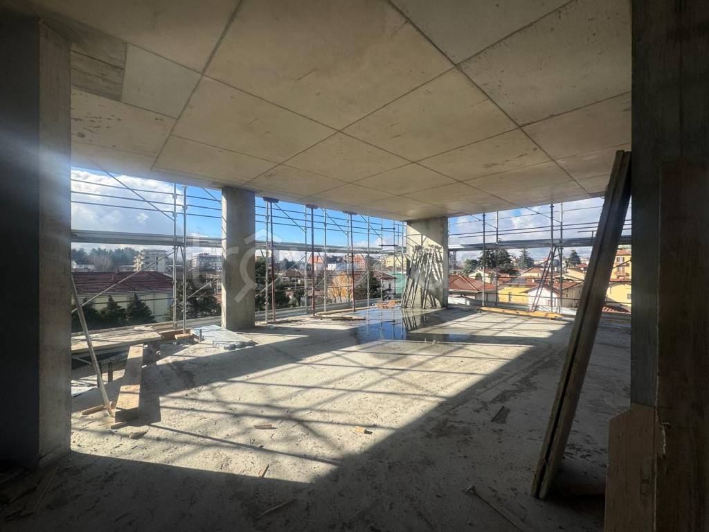appartamento in vendita a Gallarate in zona Sciarè