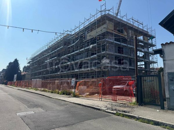 appartamento in vendita a Gallarate in zona Sciarè