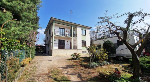 casa indipendente in vendita a Gallarate in zona Arnate