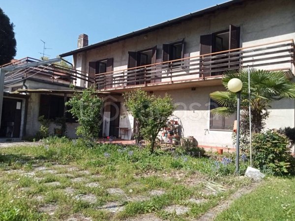 casa indipendente in vendita a Gallarate in zona Arnate