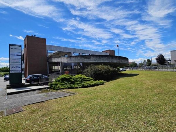 ufficio in vendita a Gallarate in zona Madonna in Campagna